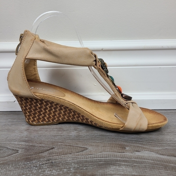 Tan Women's Casual Wedge Bohemian Jeweled Sandals Size 7.5 - Picture 3 of 17